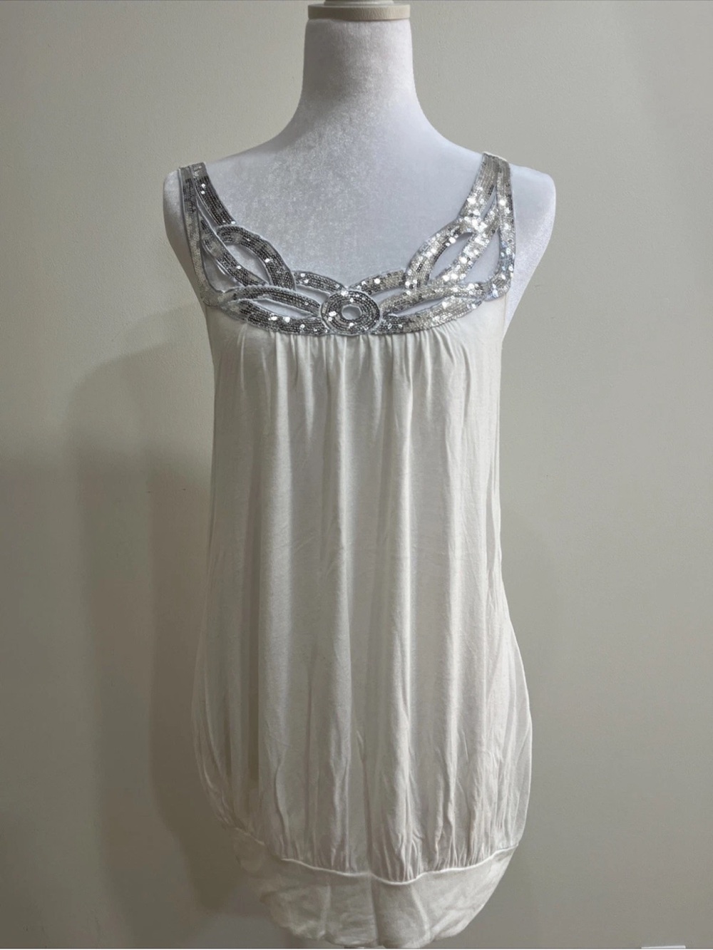 Sleeveless ivory color Scoop-Neck Tank Top with Seqions